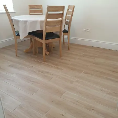 Newly Refurbished 3 Bed House Close To City St Brigid St Holiday home *