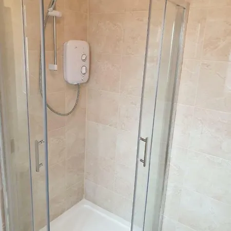 Newly Refurbished 3 Bed House Close To City St Brigid St Holiday home *